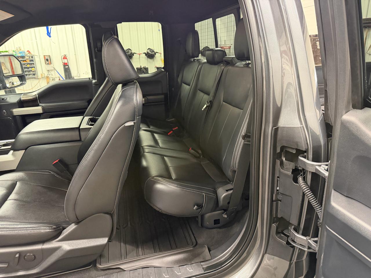 Ford F-350 SD Lariat SuperCab 4WD DRW 2022