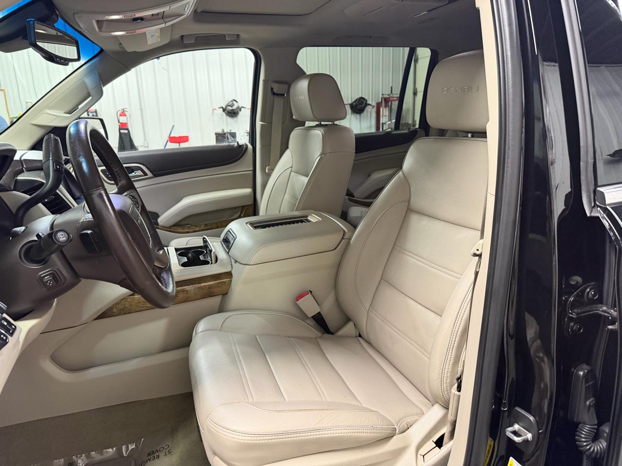 GMC Yukon XL Denali 4WD 2017