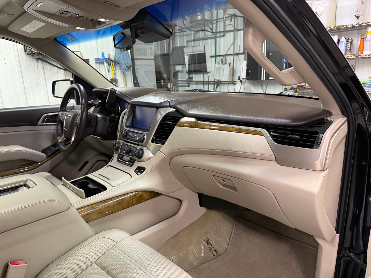 GMC Yukon XL Denali 4WD 2017