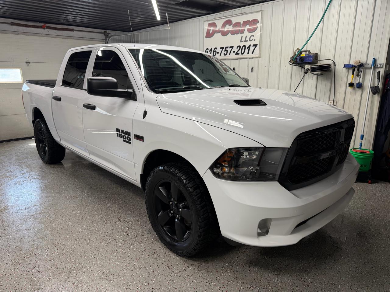 RAM 1500 Classic Express 4x4 Crew Cab 5'7" Box 2019