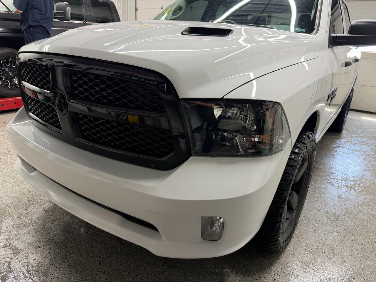 RAM 1500 Classic Express 4x4 Crew Cab 5'7" Box 2019