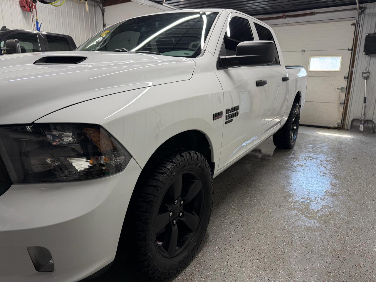 RAM 1500 Classic Express 4x4 Crew Cab 5'7" Box 2019