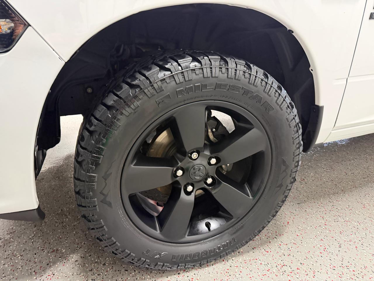 RAM 1500 Classic Express 4x4 Crew Cab 5'7" Box 2019