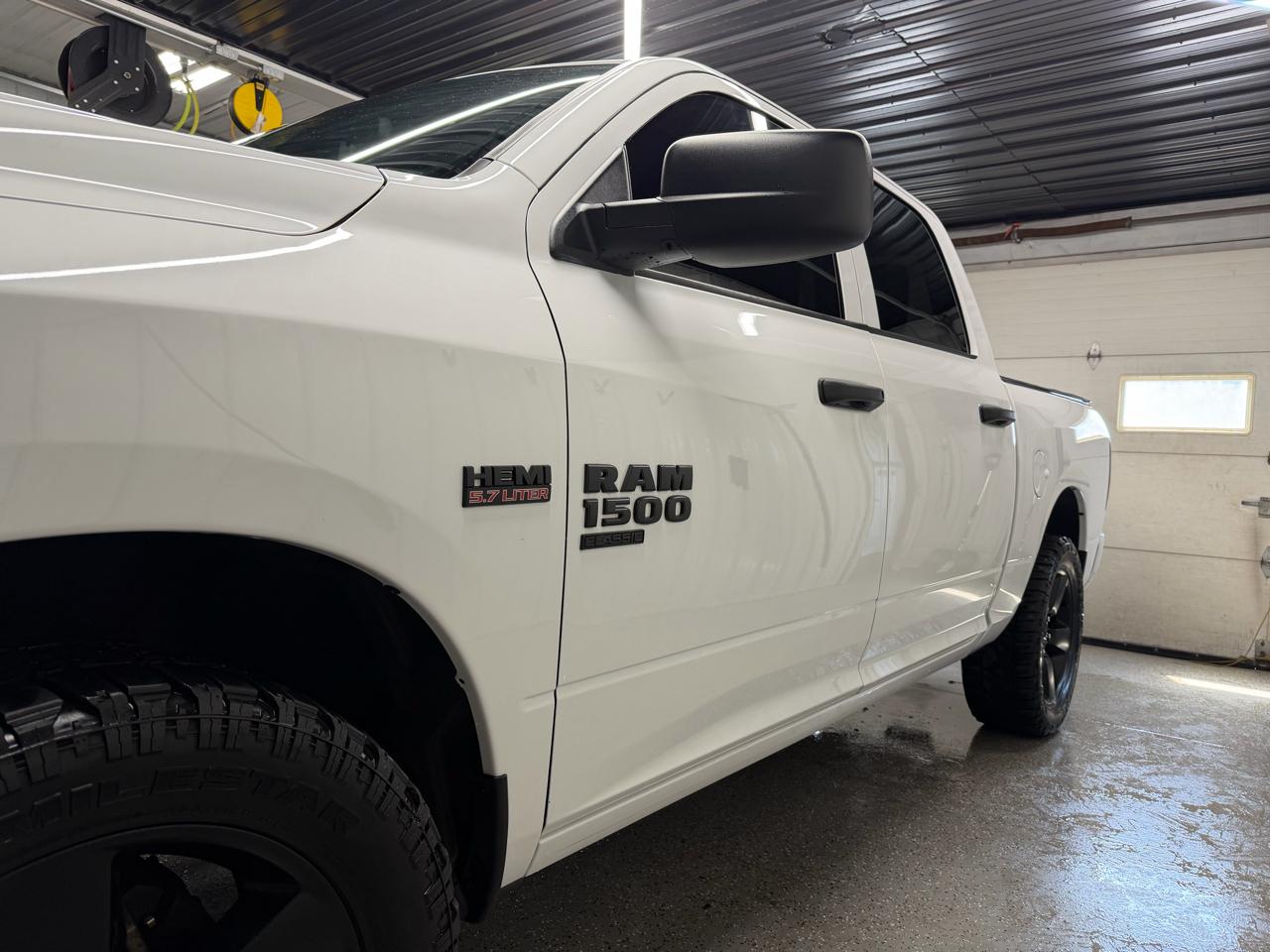 RAM 1500 Classic Express 4x4 Crew Cab 5'7" Box 2019