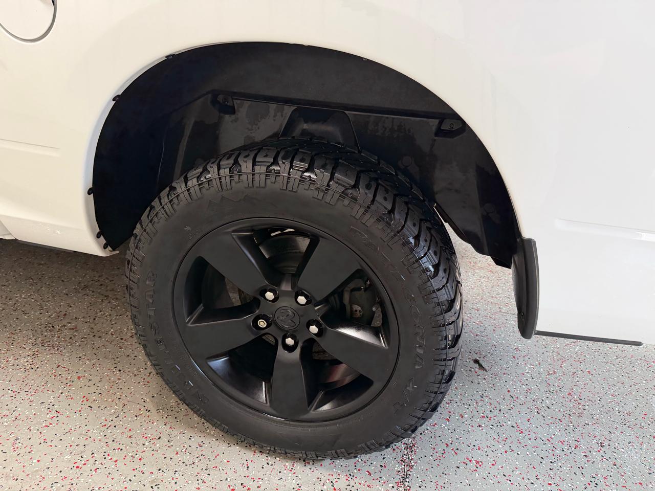 RAM 1500 Classic Express 4x4 Crew Cab 5'7" Box 2019