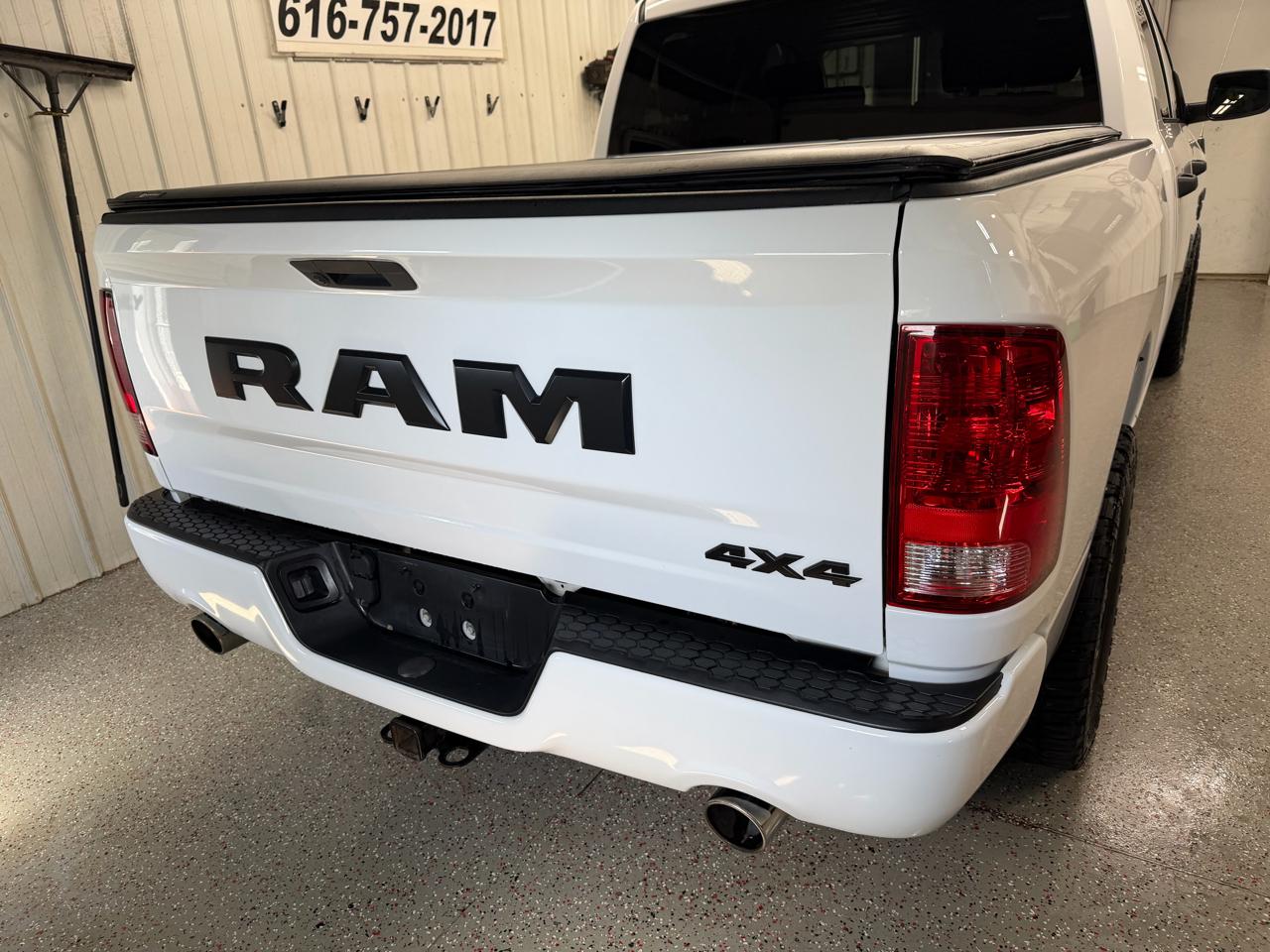 RAM 1500 Classic Express 4x4 Crew Cab 5'7" Box 2019