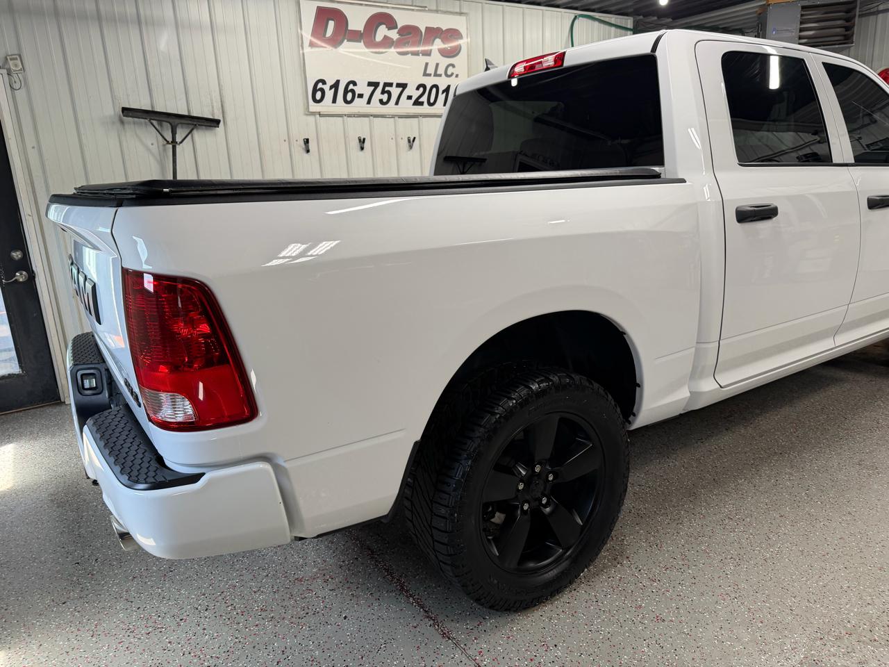 RAM 1500 Classic Express 4x4 Crew Cab 5'7" Box 2019