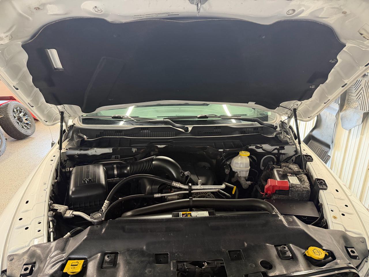 RAM 1500 Classic Express 4x4 Crew Cab 5'7" Box 2019