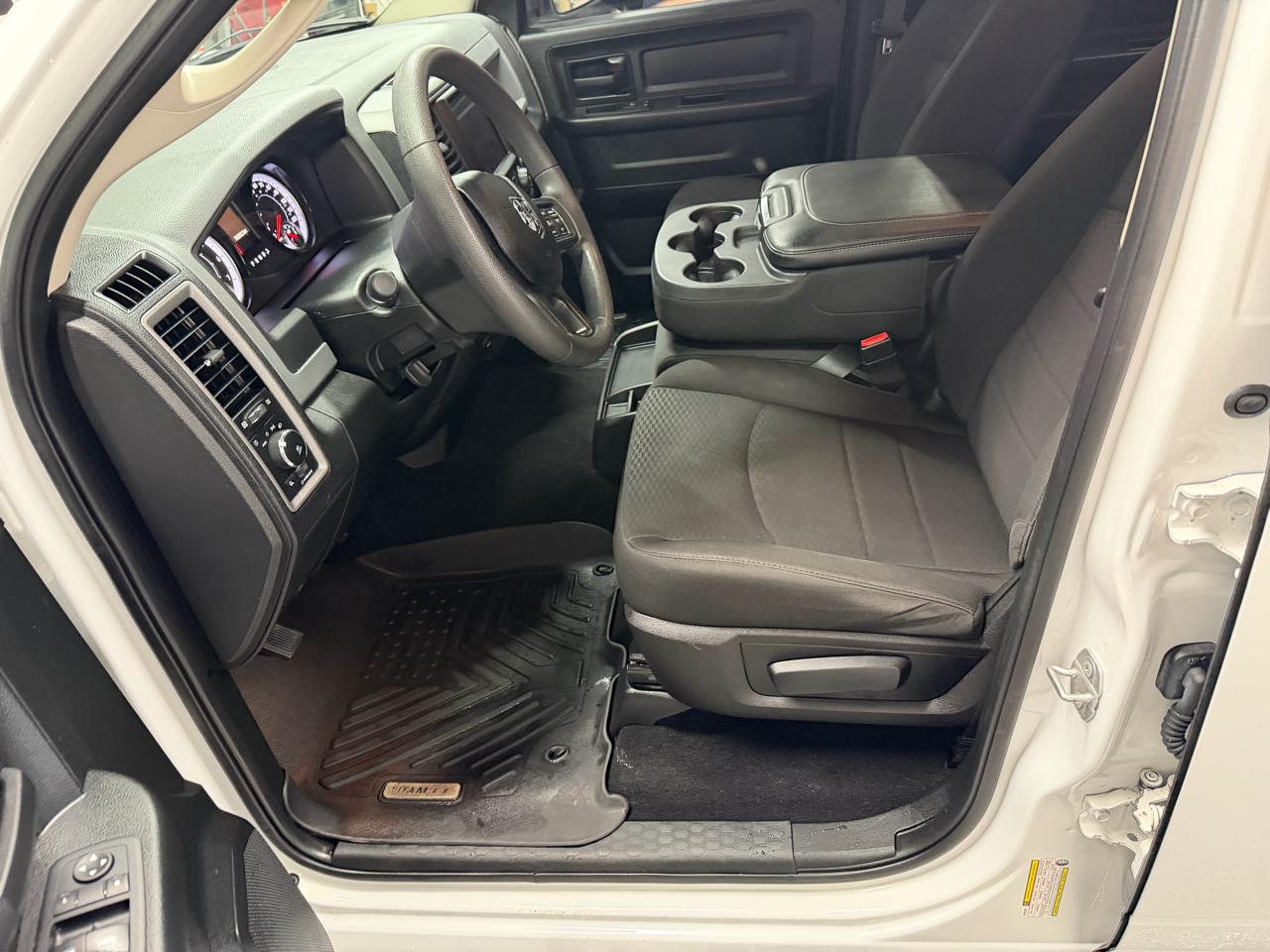 RAM 1500 Classic Express 4x4 Crew Cab 5'7" Box 2019