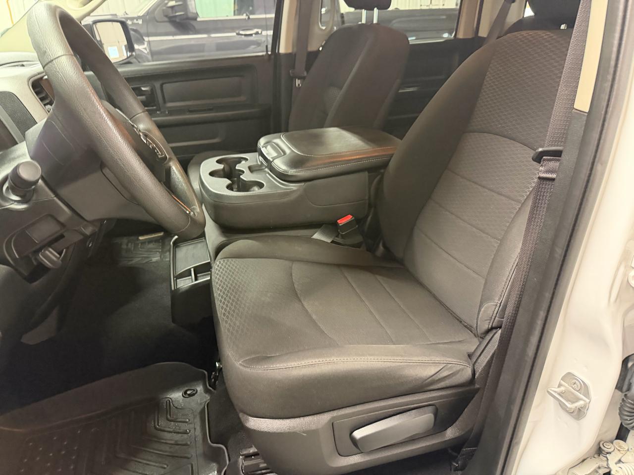 RAM 1500 Classic Express 4x4 Crew Cab 5'7" Box 2019