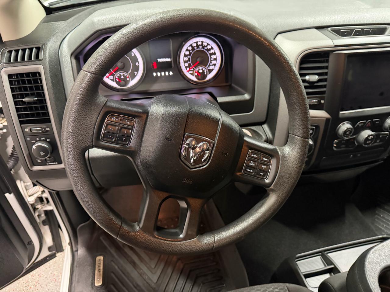 RAM 1500 Classic Express 4x4 Crew Cab 5'7" Box 2019