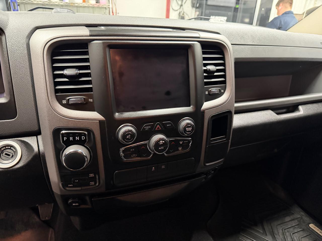 RAM 1500 Classic Express 4x4 Crew Cab 5'7" Box 2019