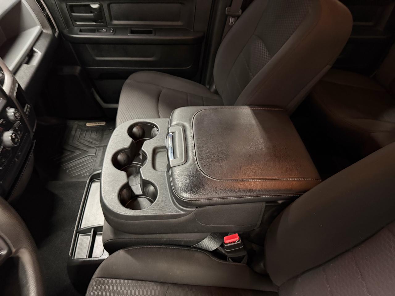 RAM 1500 Classic Express 4x4 Crew Cab 5'7" Box 2019