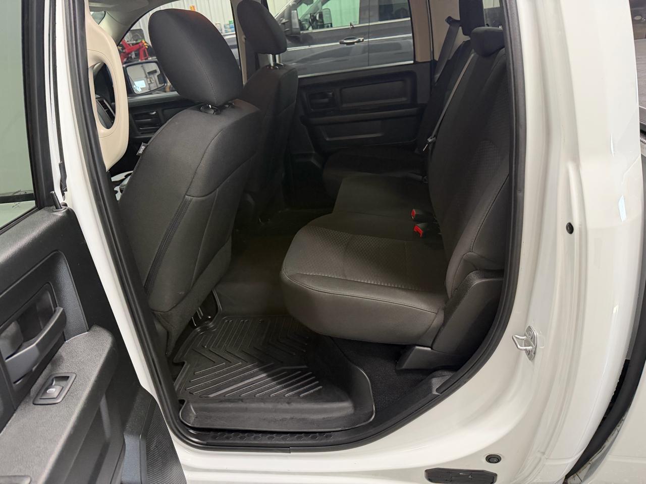 RAM 1500 Classic Express 4x4 Crew Cab 5'7" Box 2019