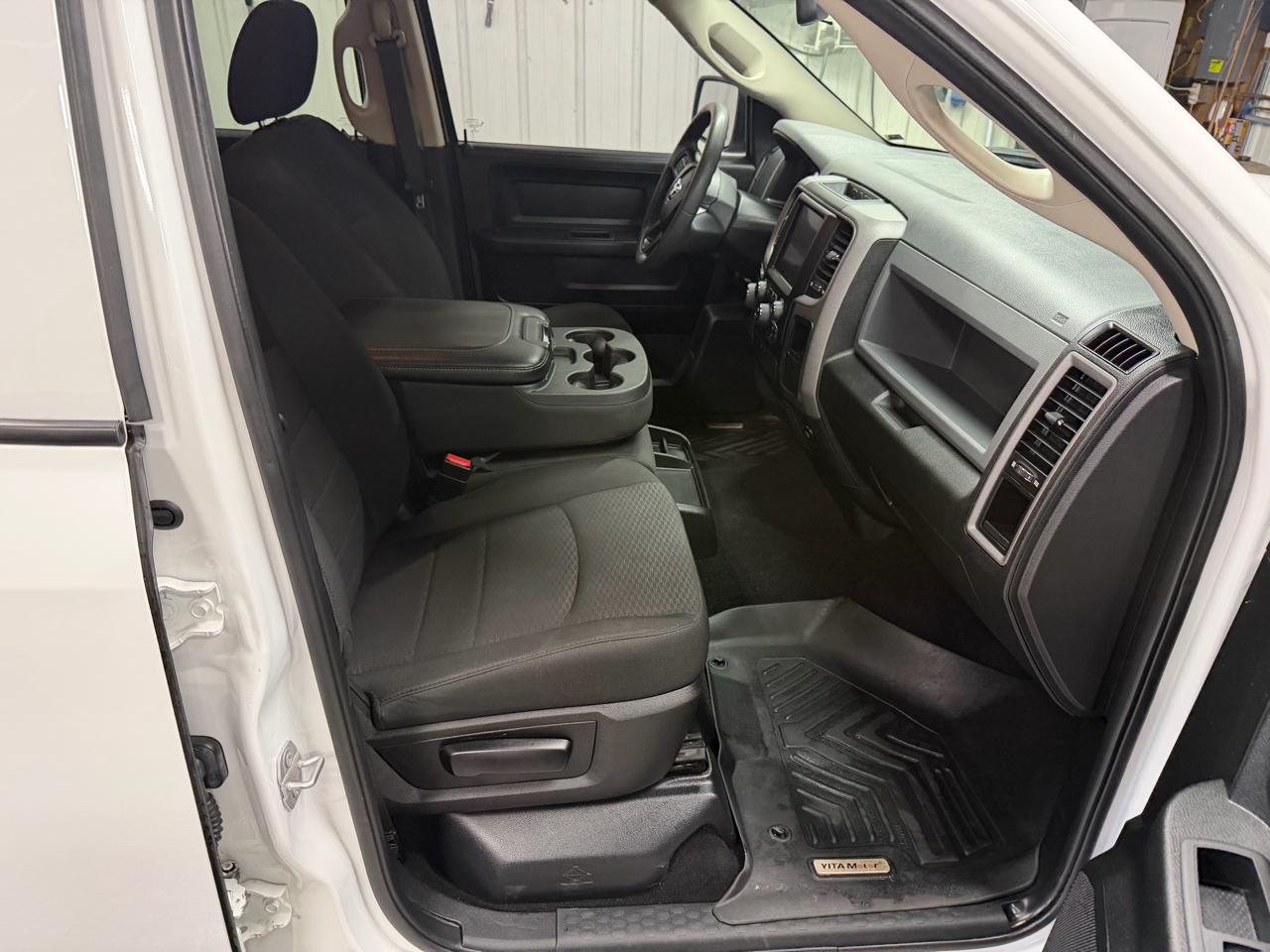 RAM 1500 Classic Express 4x4 Crew Cab 5'7" Box 2019