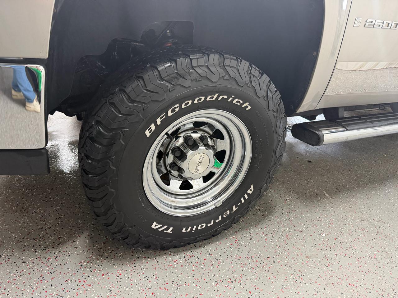 GMC Sierra 2500HD 4WD Crew Cab 153.7" SLE 2008