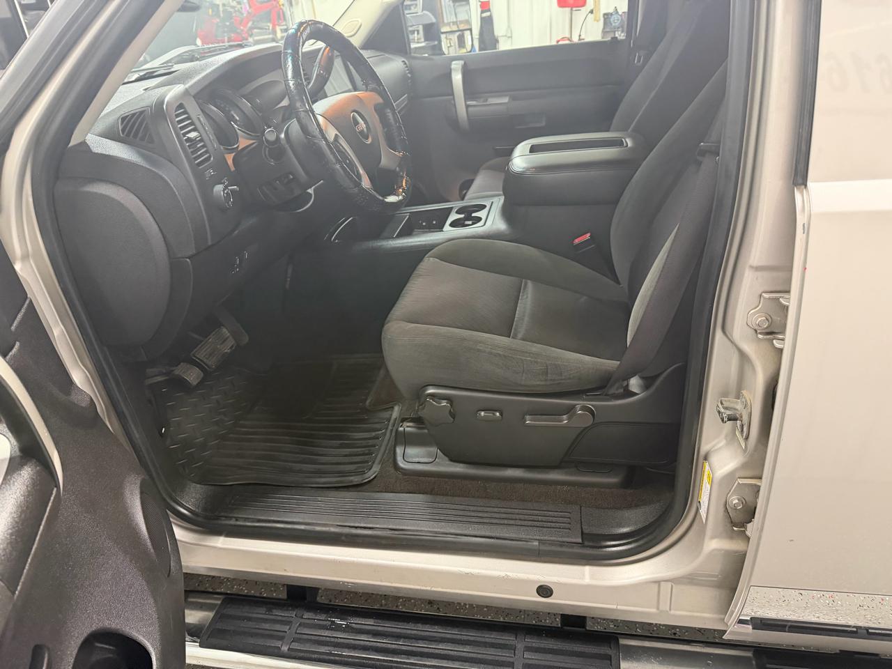 GMC Sierra 2500HD 4WD Crew Cab 153.7" SLE 2008