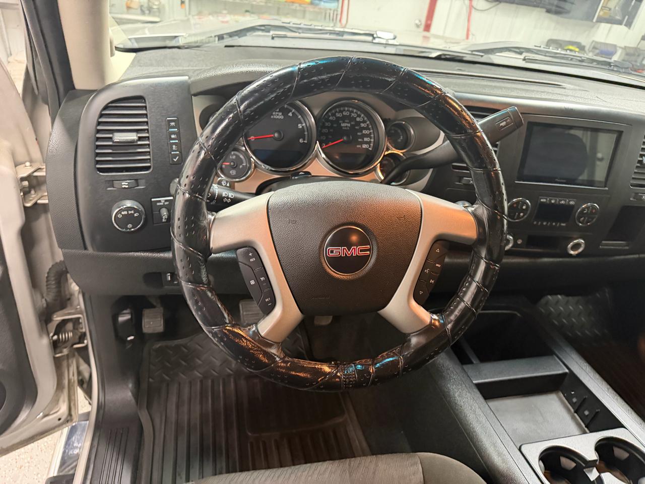 GMC Sierra 2500HD 4WD Crew Cab 153.7" SLE 2008