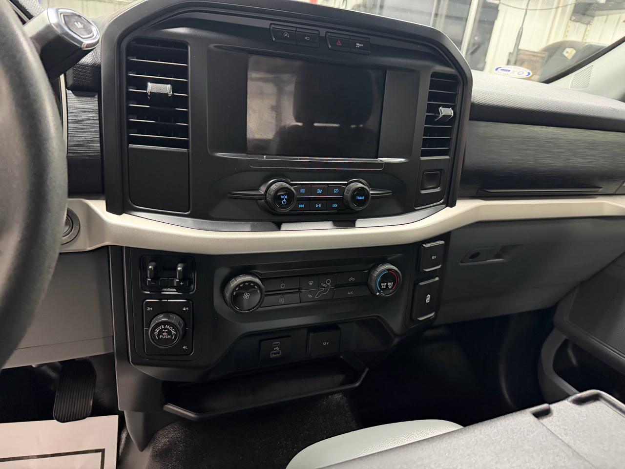 Ford F-150 4WD Reg Cab 141" XL 2021