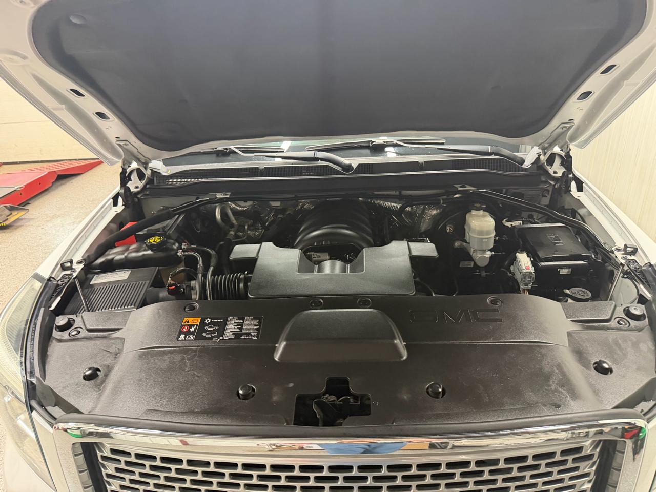GMC Yukon XL Denali 4WD 2016