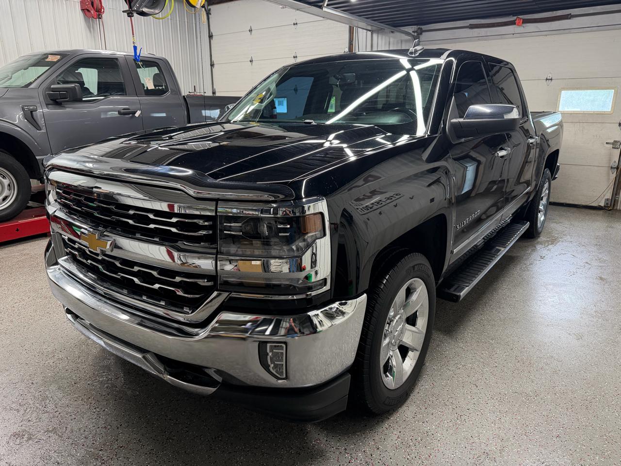 Chevrolet Silverado 1500 4WD Crew Cab 147" LTZ 2017