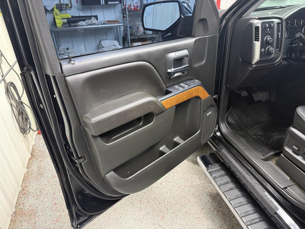 Chevrolet Silverado 1500 4WD Crew Cab 147" LTZ 2017