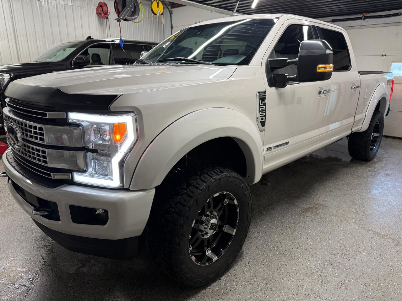 Ford F-250 SD Platinum Crew Cab 4WD 2018