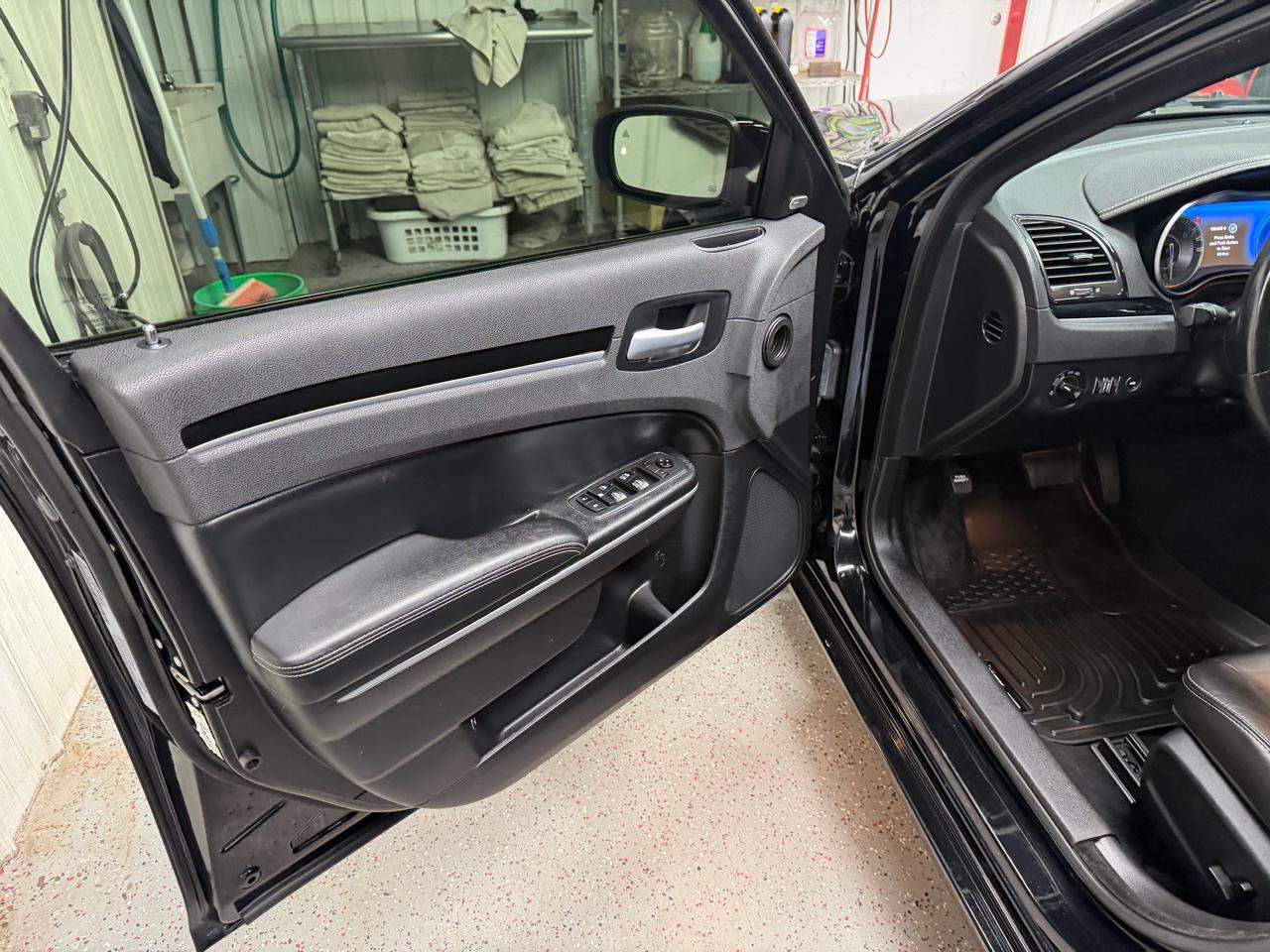 Chrysler 300 S V6 RWD 2021