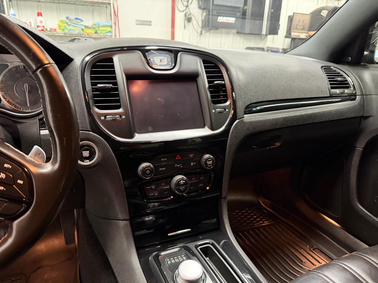 Chrysler 300 S V6 RWD 2021