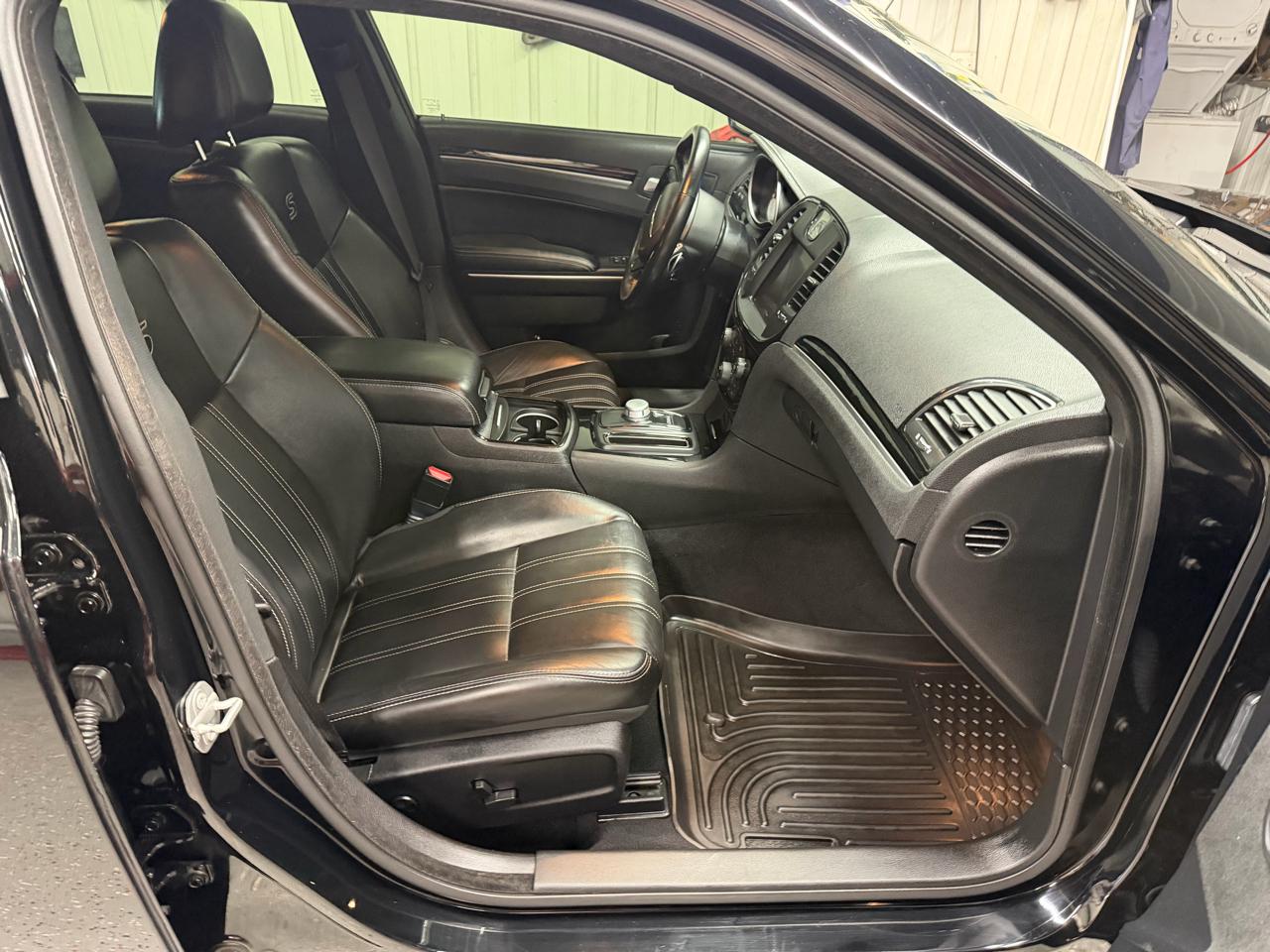 Chrysler 300 S V6 RWD 2021