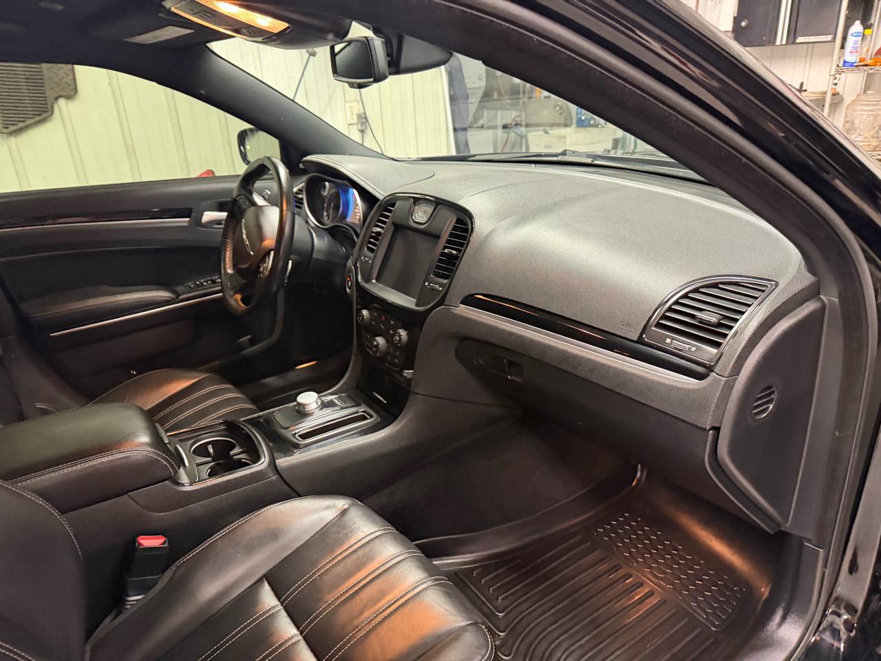 Chrysler 300 S V6 RWD 2021