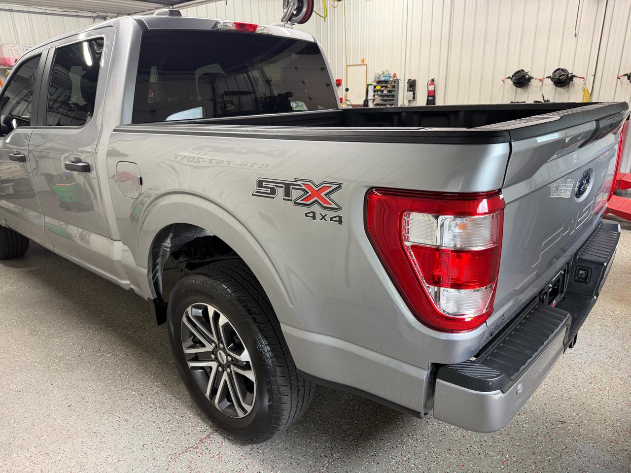 Ford F-150 4WD SuperCrew 145" STX 2022