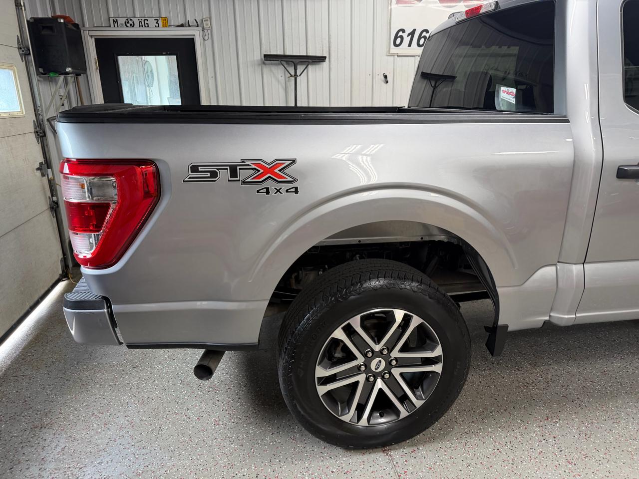 Ford F-150 4WD SuperCrew 145" STX 2022
