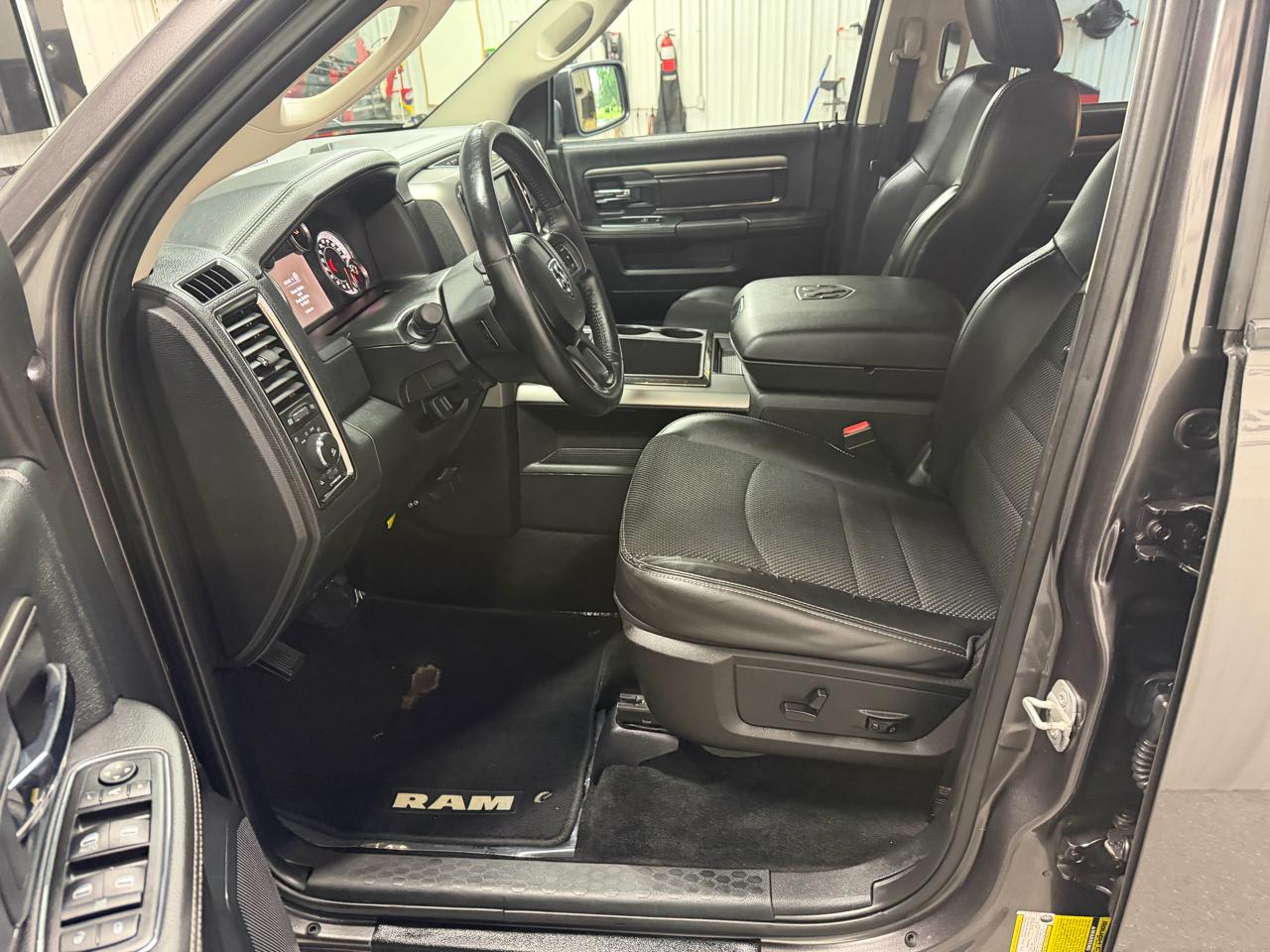 RAM 1500 4WD Crew Cab 149" Sport 2014