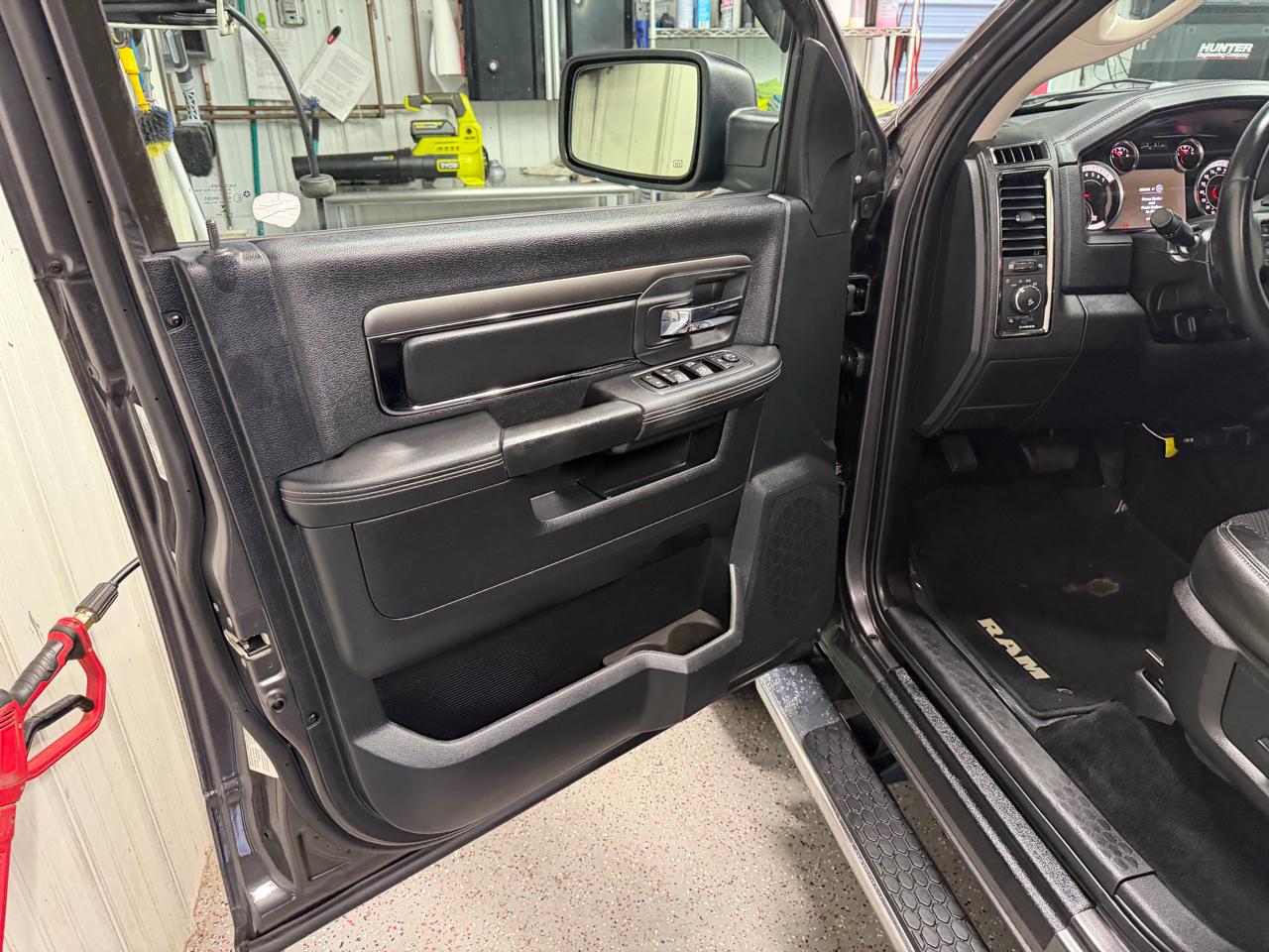 RAM 1500 4WD Crew Cab 149" Sport 2014