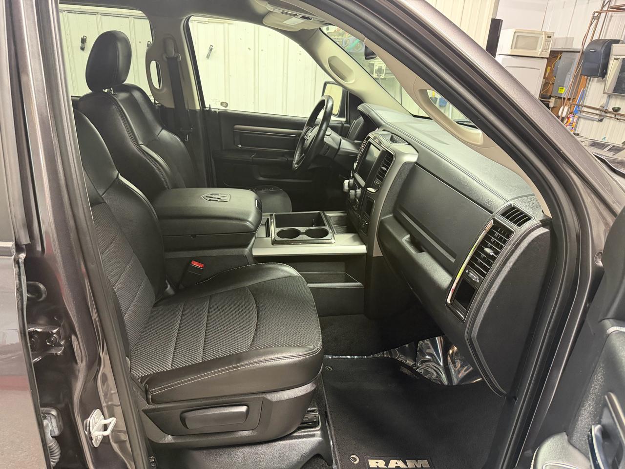 RAM 1500 4WD Crew Cab 149" Sport 2014