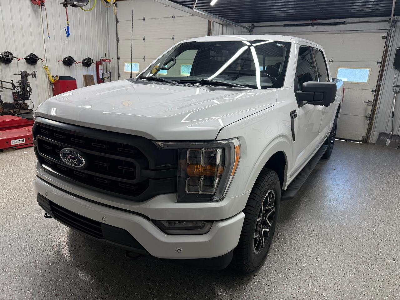 Ford F-150 4WD SuperCrew 145" XLT 2021