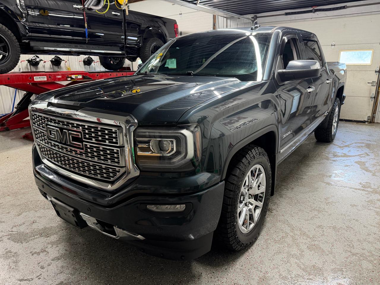 GMC Sierra 1500 Denali Crew Cab Short Box 4WD 2017