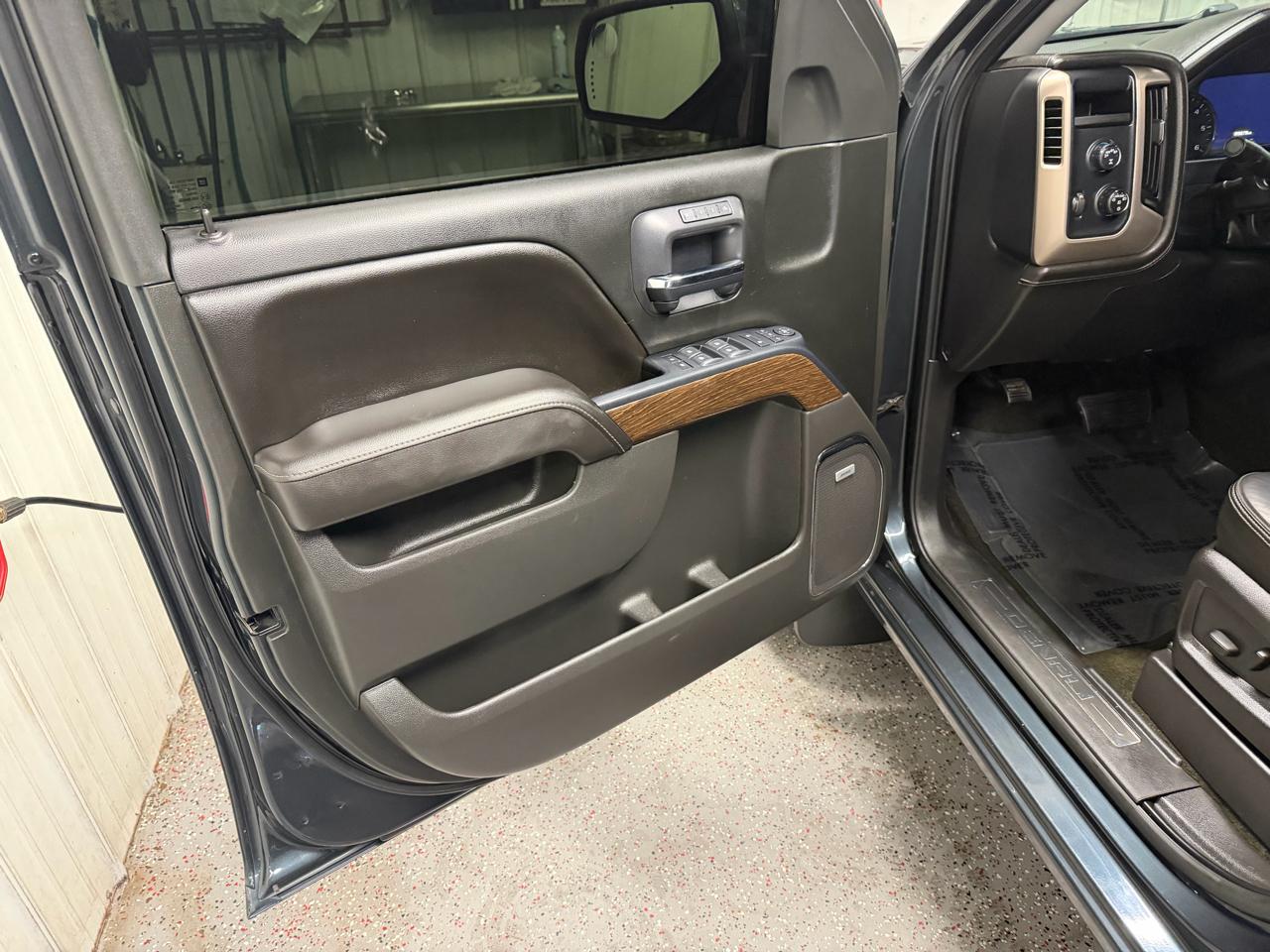 GMC Sierra 1500 Denali Crew Cab Short Box 4WD 2017