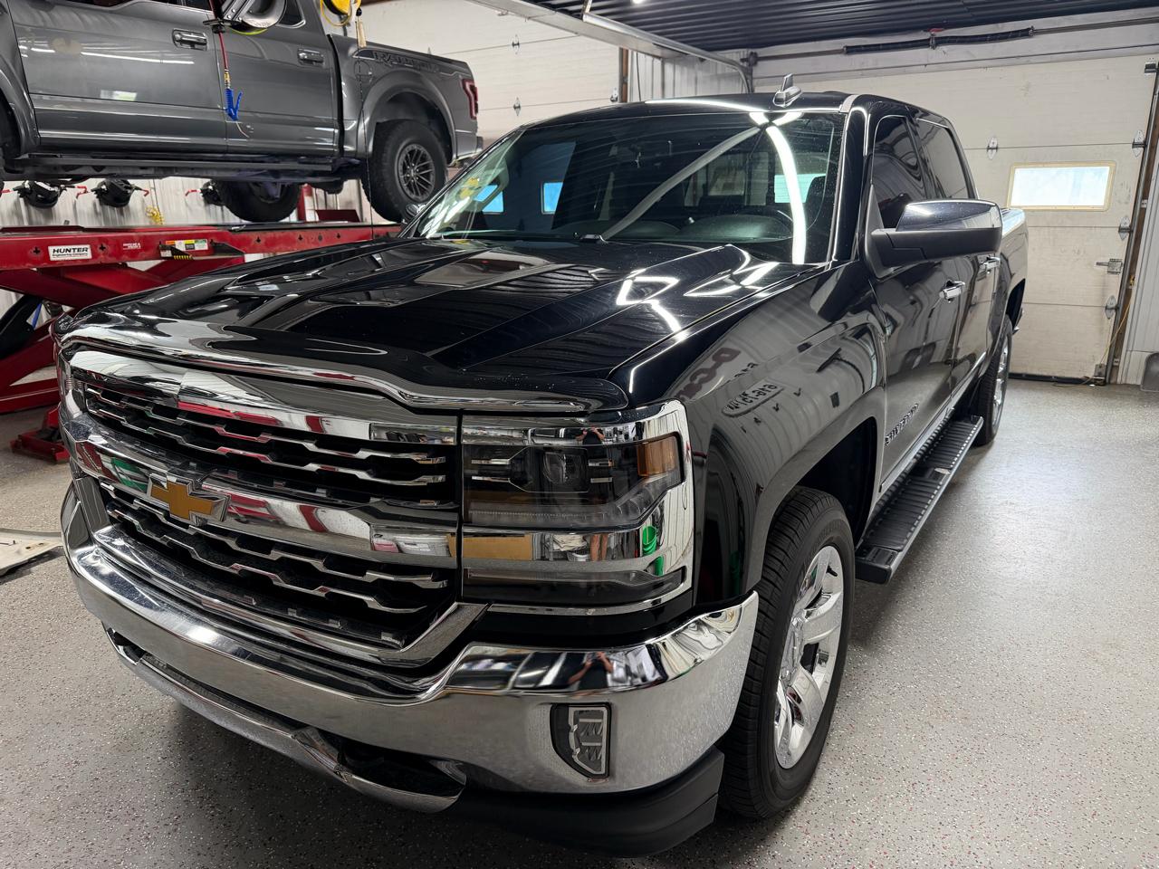 Chevrolet Silverado 1500 4WD Crew Cab 143.5" LTZ 2017