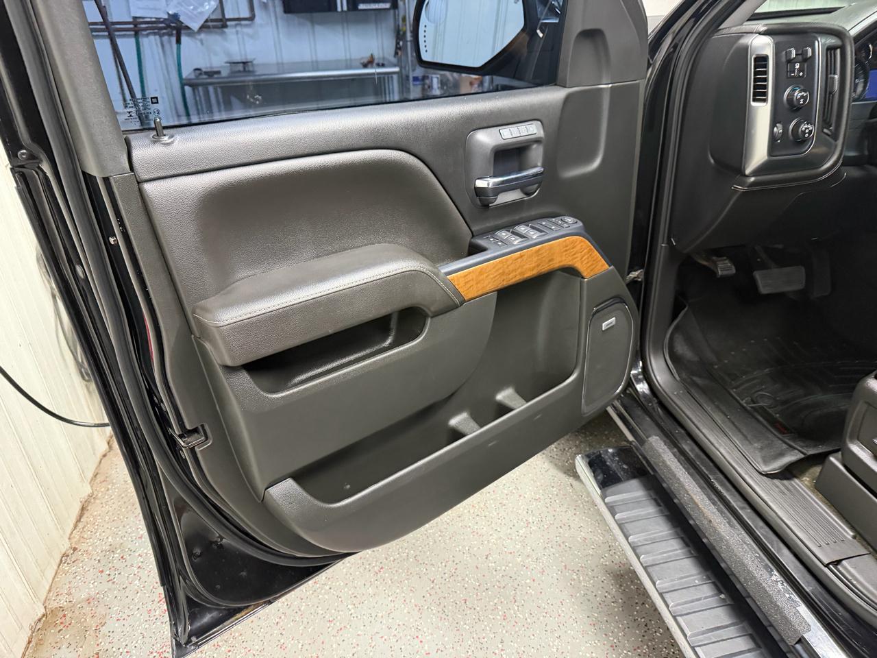 Chevrolet Silverado 1500 4WD Crew Cab 143.5" LTZ 2017