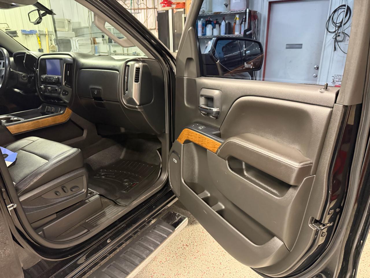 Chevrolet Silverado 1500 4WD Crew Cab 143.5" LTZ 2017