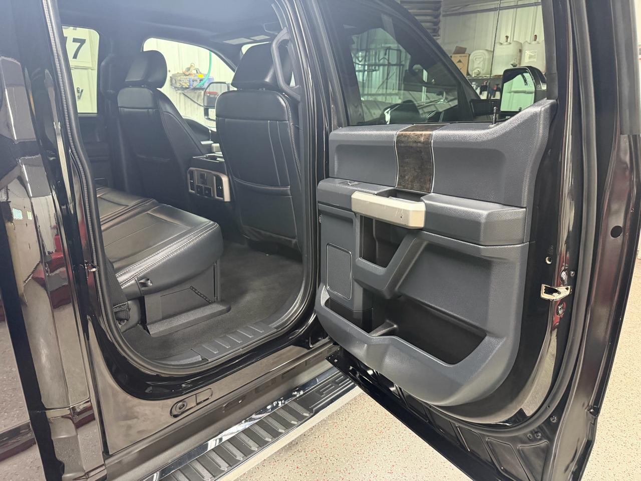 Ford F-350 SD Lariat Crew Cab SWB 4WD 2022