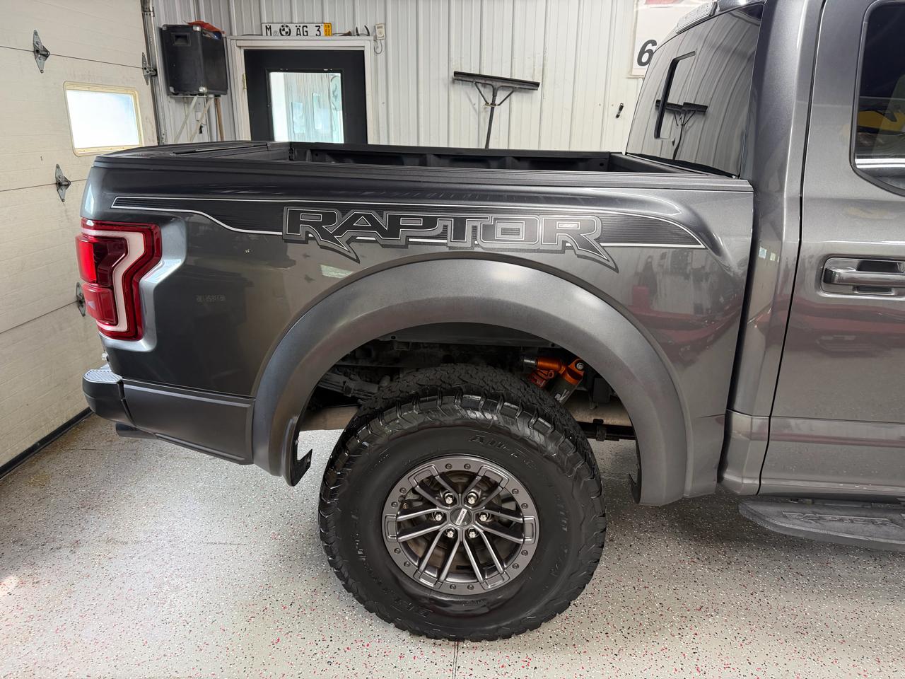 Ford F-150 4WD SuperCrew 145" SVT Raptor 2019