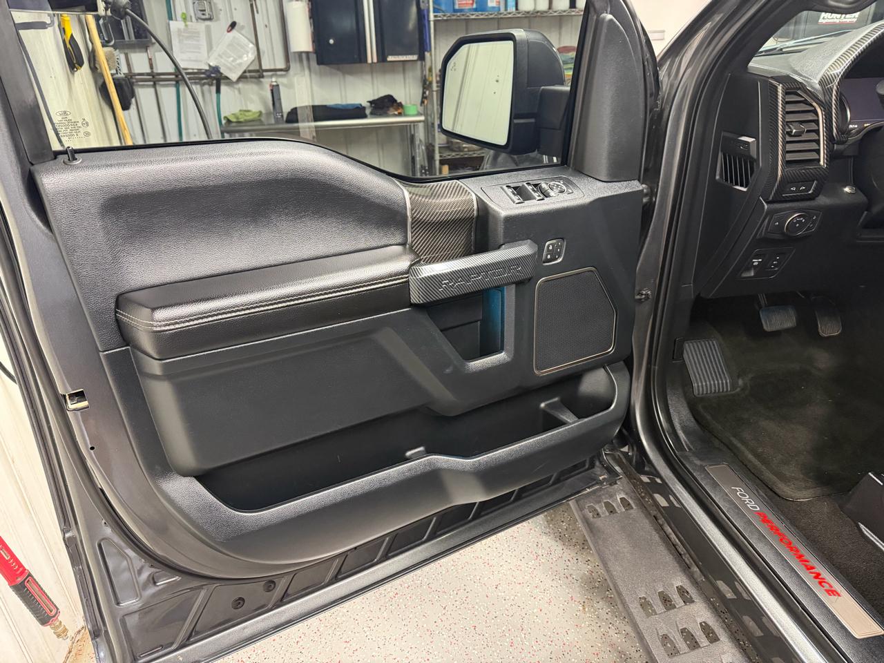 Ford F-150 4WD SuperCrew 145" SVT Raptor 2019