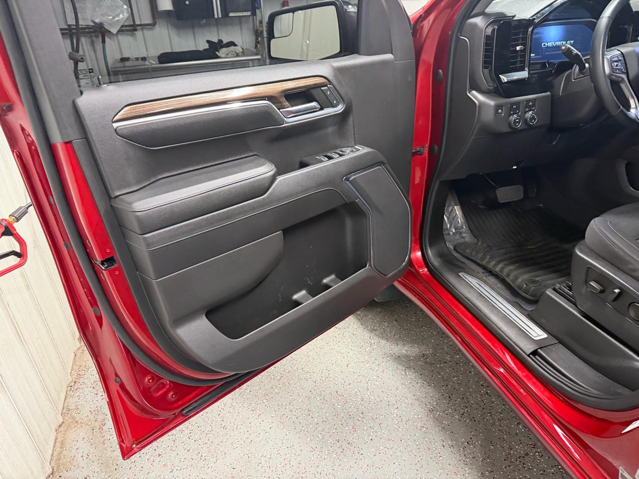 Chevrolet Silverado 1500 4WD Crew Cab 143.5" LT w/2LT 2023