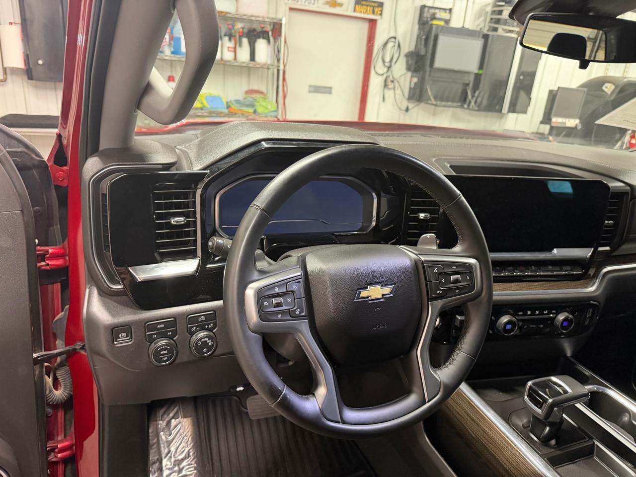 Chevrolet Silverado 1500 4WD Crew Cab 143.5" LT w/2LT 2023