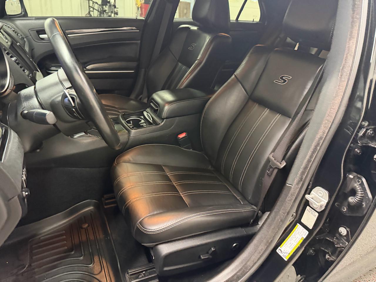 Chrysler 300 S V6 RWD 2021