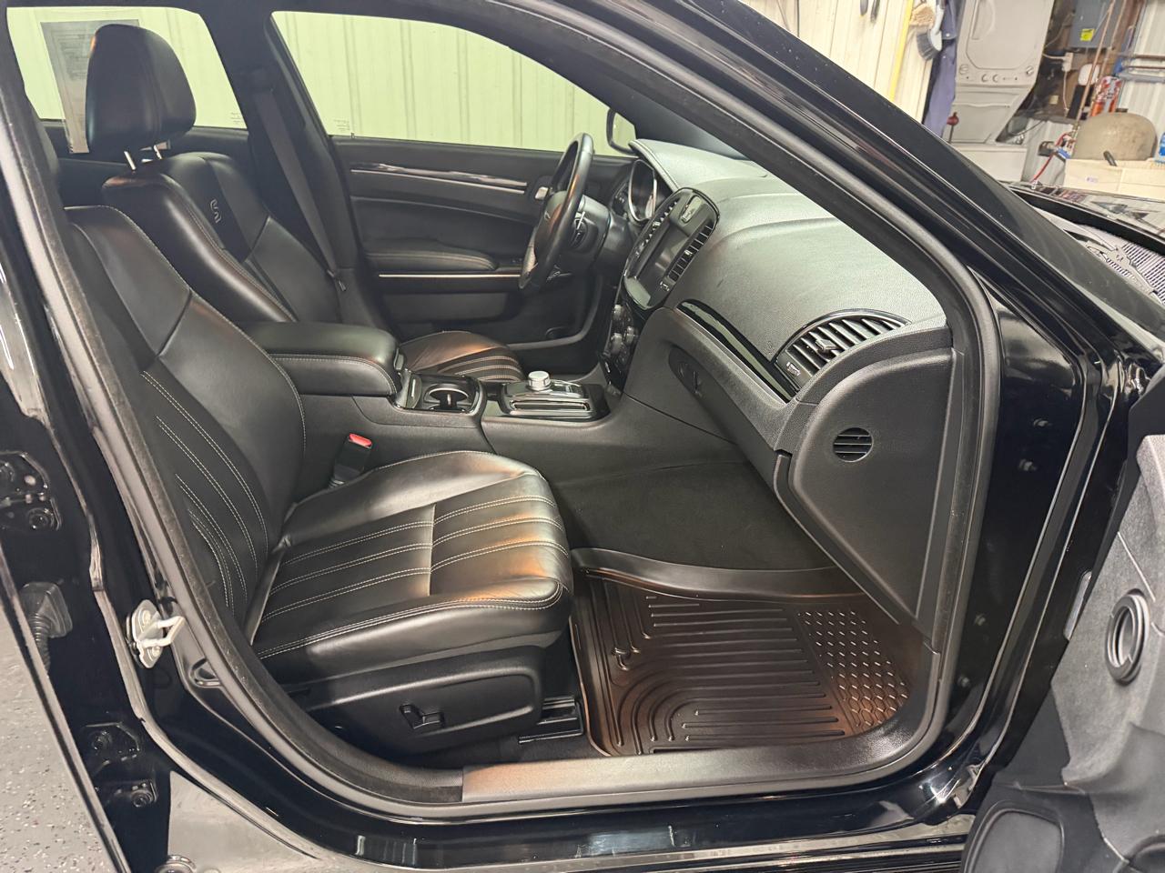 Chrysler 300 S V6 RWD 2021