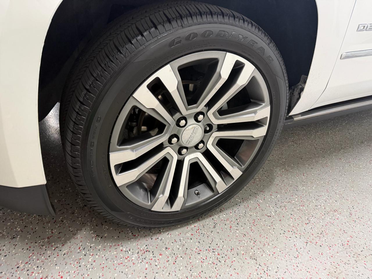 GMC Yukon Denali 4WD 2018